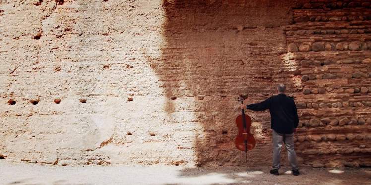 “Fogel! Ilyen kérdés nincs, ezekről nem beszélünk”. (9 éves voltam. Elhallgattam). 