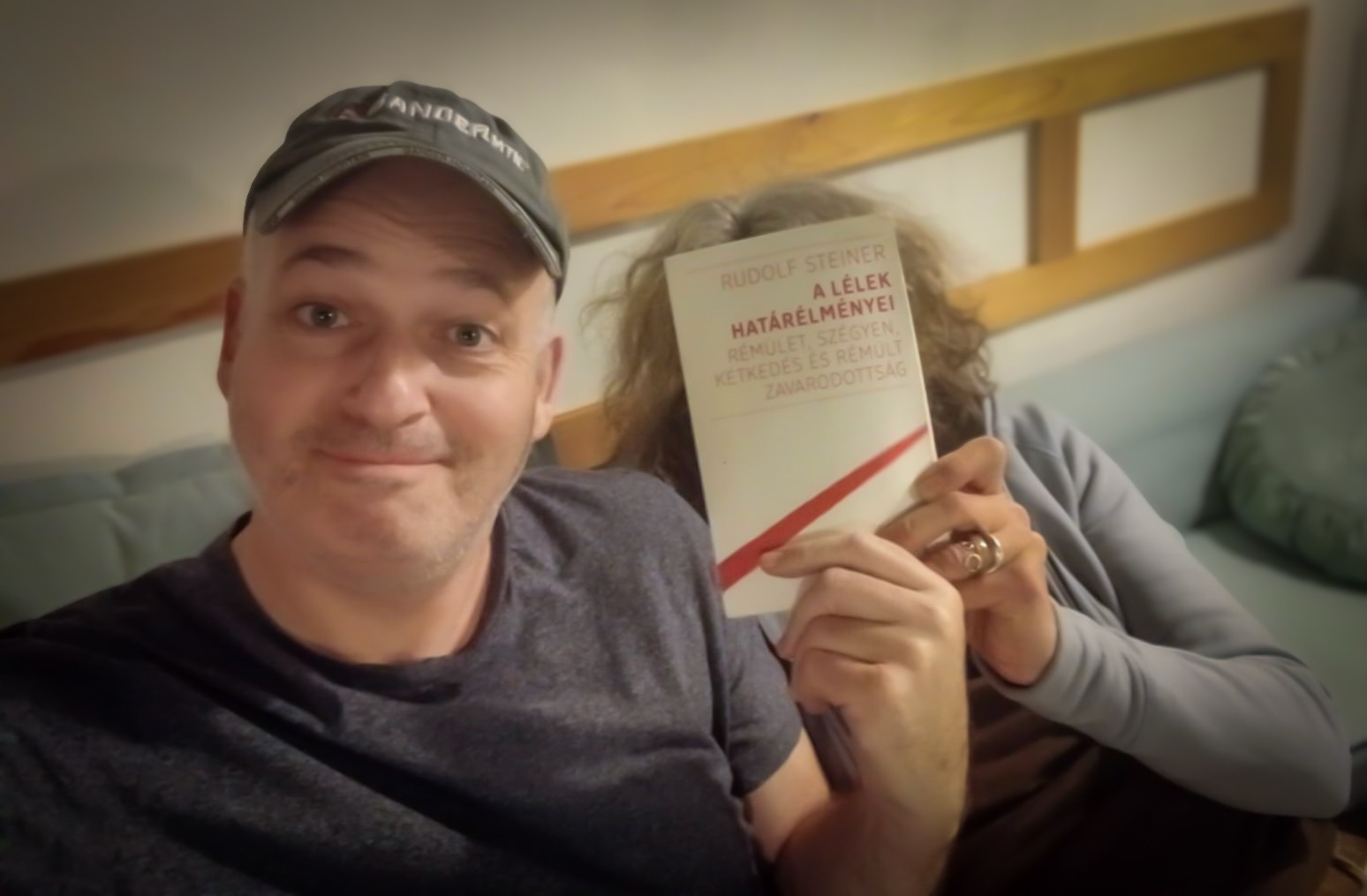 Esti meséhez… Esti meséhez…