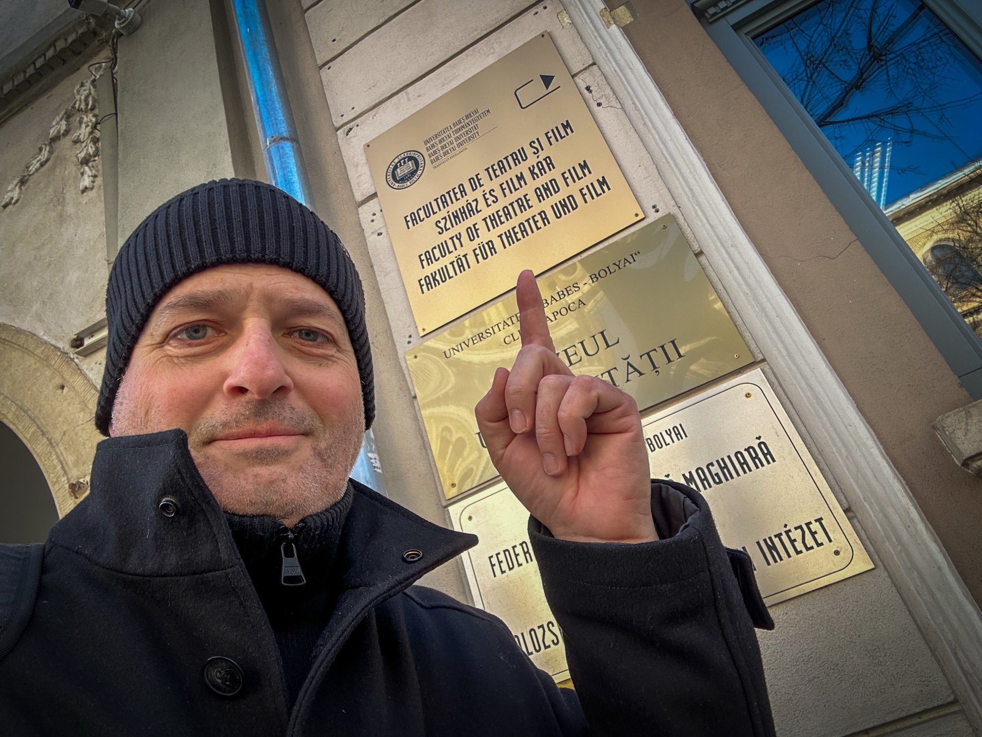 Egy megható rövidfilm a kolozsvári leendő filmesek diploma munkájáról. Egy megható rövidfilm a kolozsvári leendő filmesek diploma munkájáról.