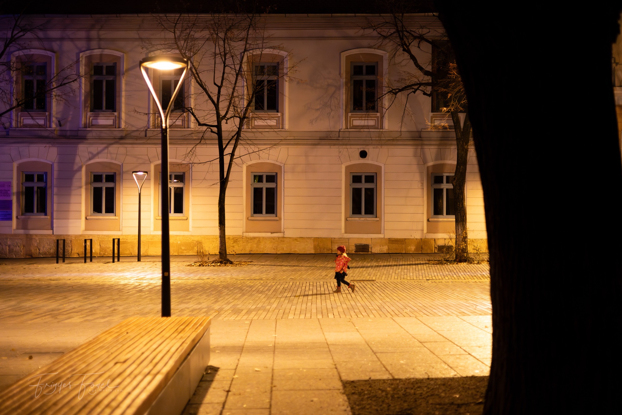 Merre kéne menni? Vakablakok, hamis fények, hazugságra nevelt népek… Merre kéne menni? Vakablakok, hamis fények, hazugságra nevelt népek…