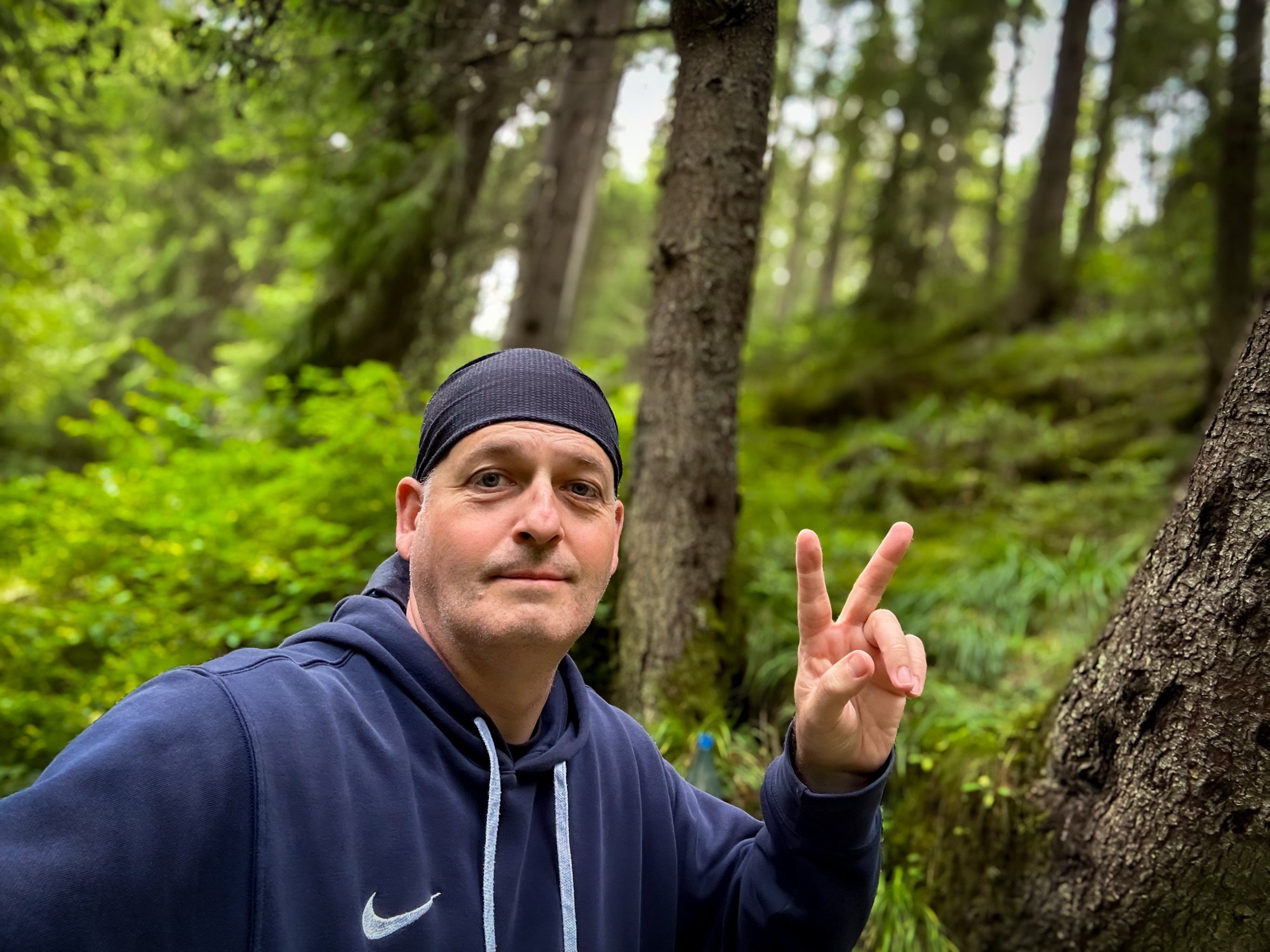 Milyen “Európai” ország az ahol az ember pihenni akar a kertben és órákig az ortodox templom hangszóróján harsogó hamis énekhangot és a pópák monológját kell elviselnie&nbsp;kilométerekről?