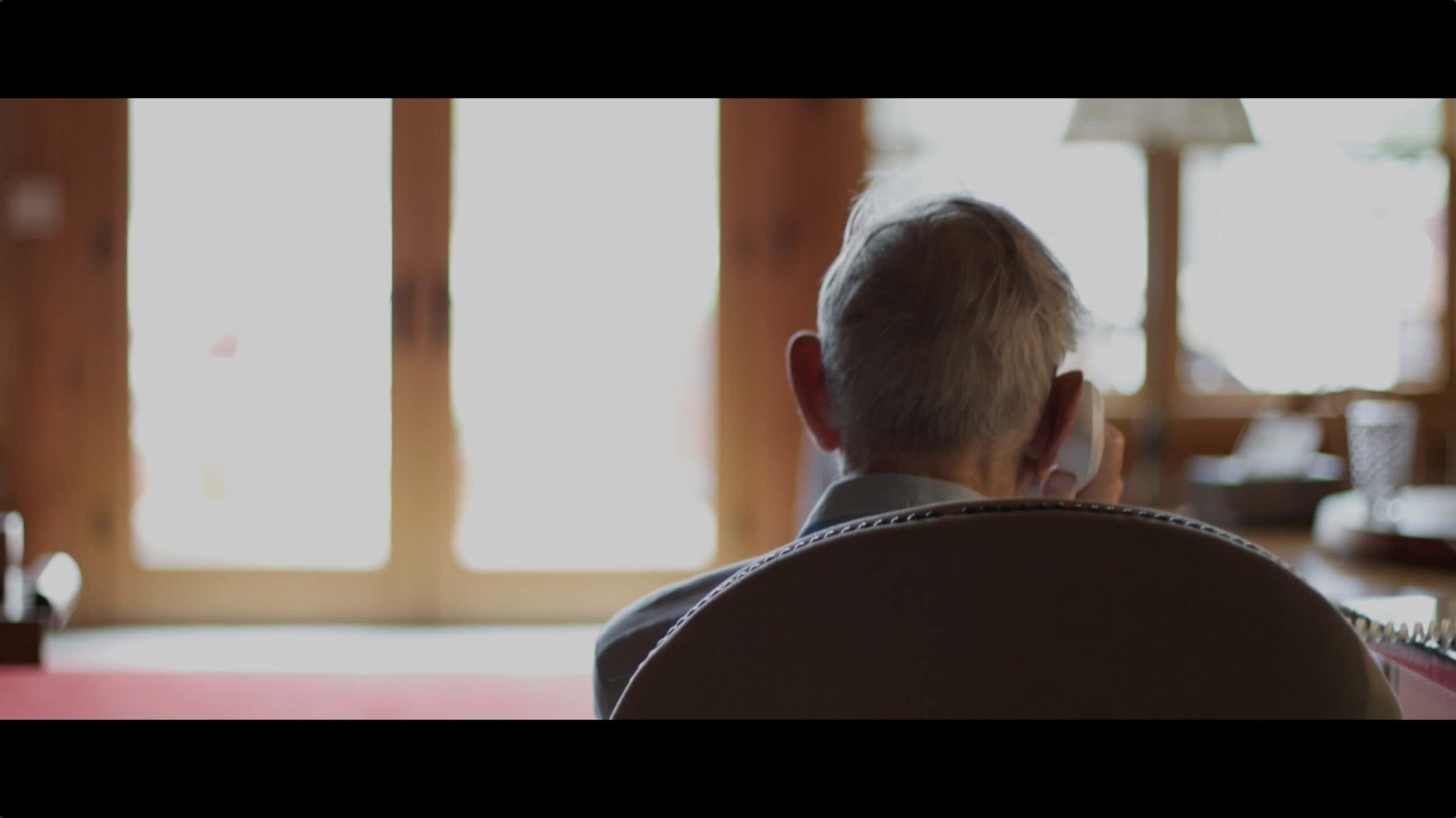 “A víz a fény holtteste… 