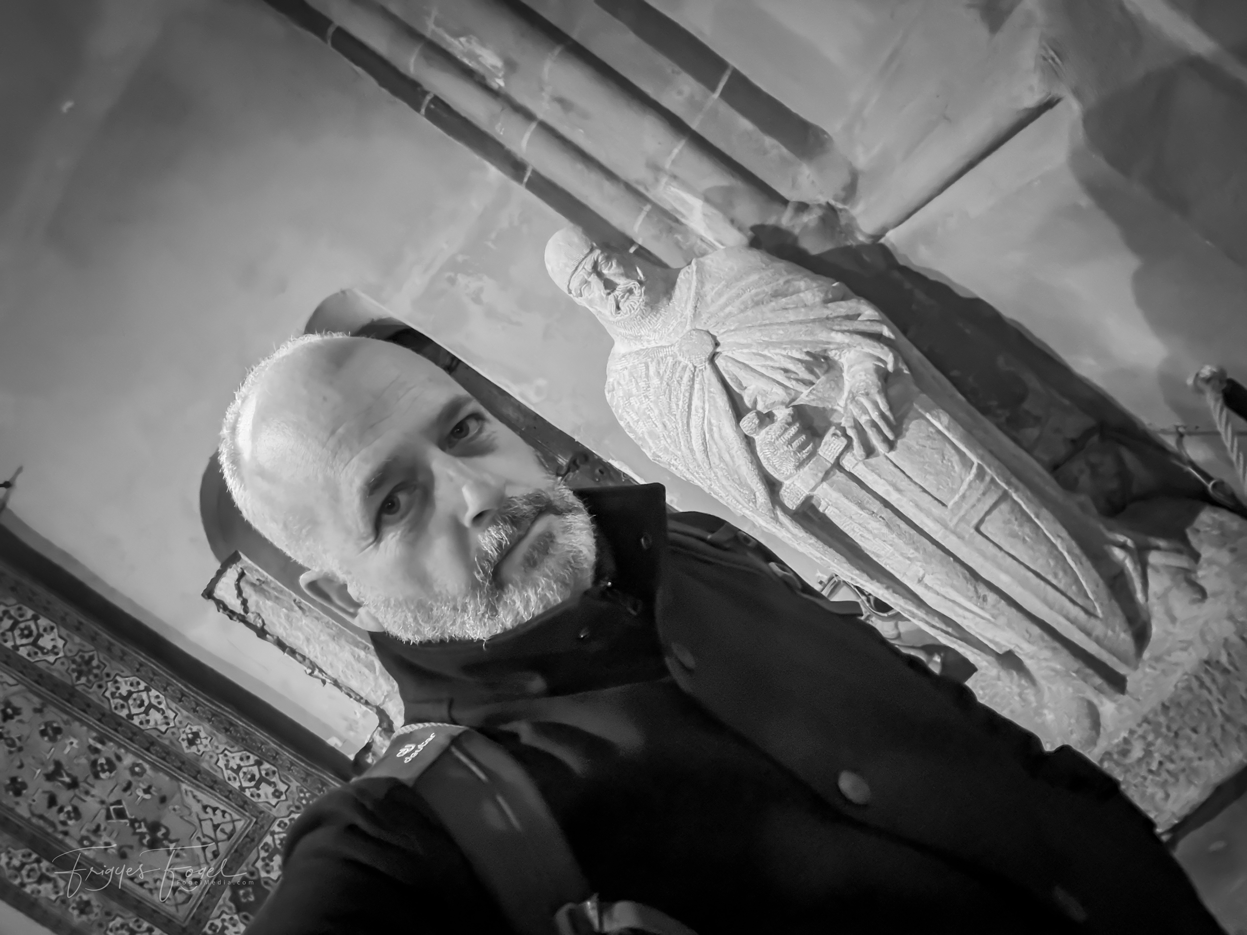 Ismét bevetésre indulok. Budapesten leszek pár napot.A régi „Kulturális Kreatívok” filmprojektem egyik találkozóhelyén, az Angelika kávéházban most hétfőn, 18.00 órakor beugrok egy kávéra… Ha valaki szeretne hozzám csatlakozni egy rövid találkozás erejéig, ott megtalál. (Budai oldal, dunai kilátással)… Kalandorok, spiclik, régi árulók, tiszások kíméljenek. Fogel  Frigyes https://fogel.me