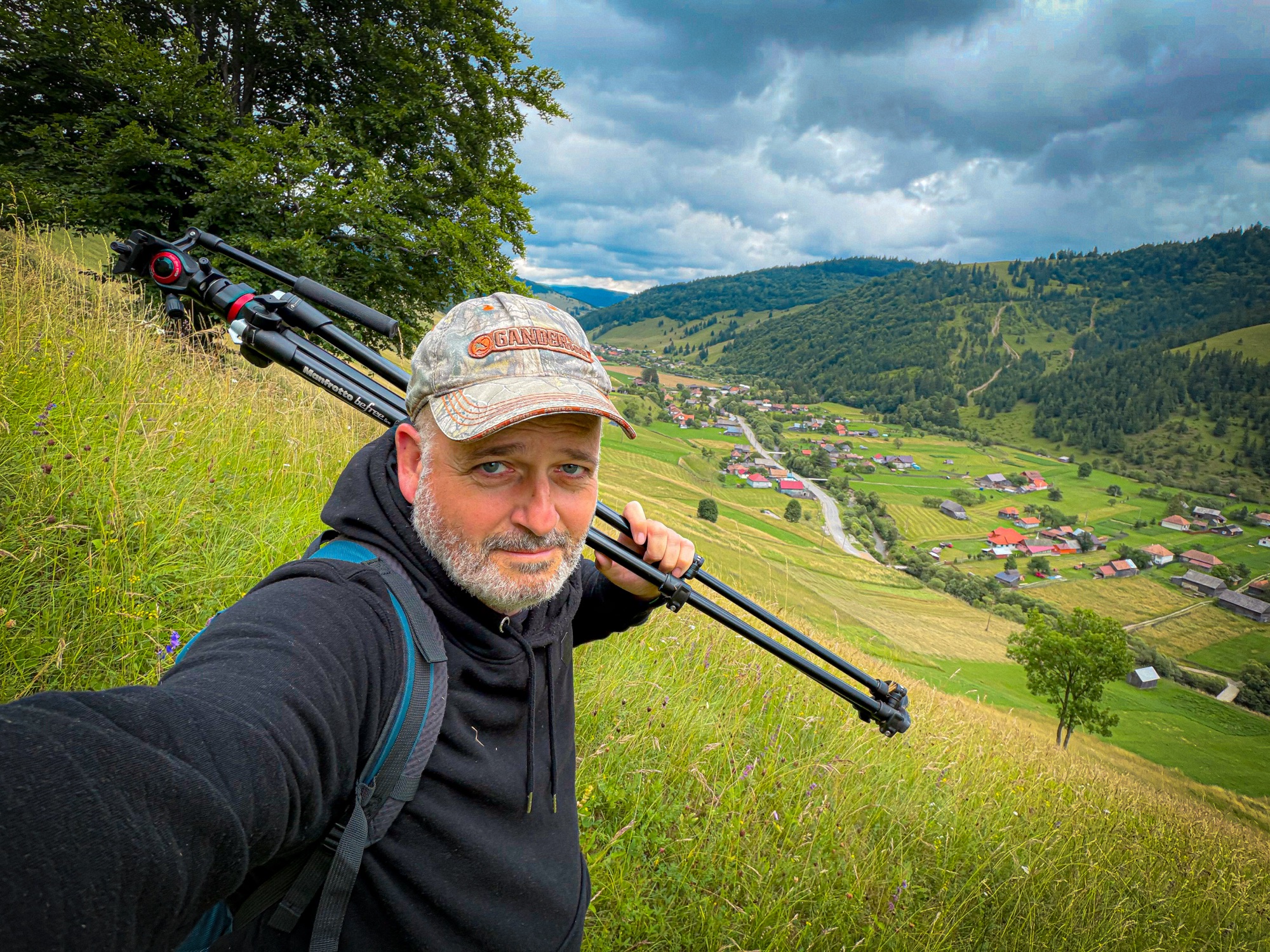 „Ha erősebb ellenfél támad, ne állj mereven ellen. Hajolj meg, mint a fű a szélben. A vihar elmúlik, a fű pedig újra felegyenesedik.”Szun-ce A háború művészete művében figyelmeztetett erre. „Ha erősebb ellenfél támad, ne állj mereven ellen. Hajolj meg, mint a fű a szélben. A vihar elmúlik, a fű pedig újra felegyenesedik.”Szun-ce A háború művészete művében figyelmeztetett erre.